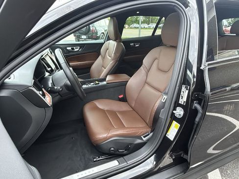 Certified 2025 Volvo V60 B5 Cross Country Plus AWD/4WD image 24