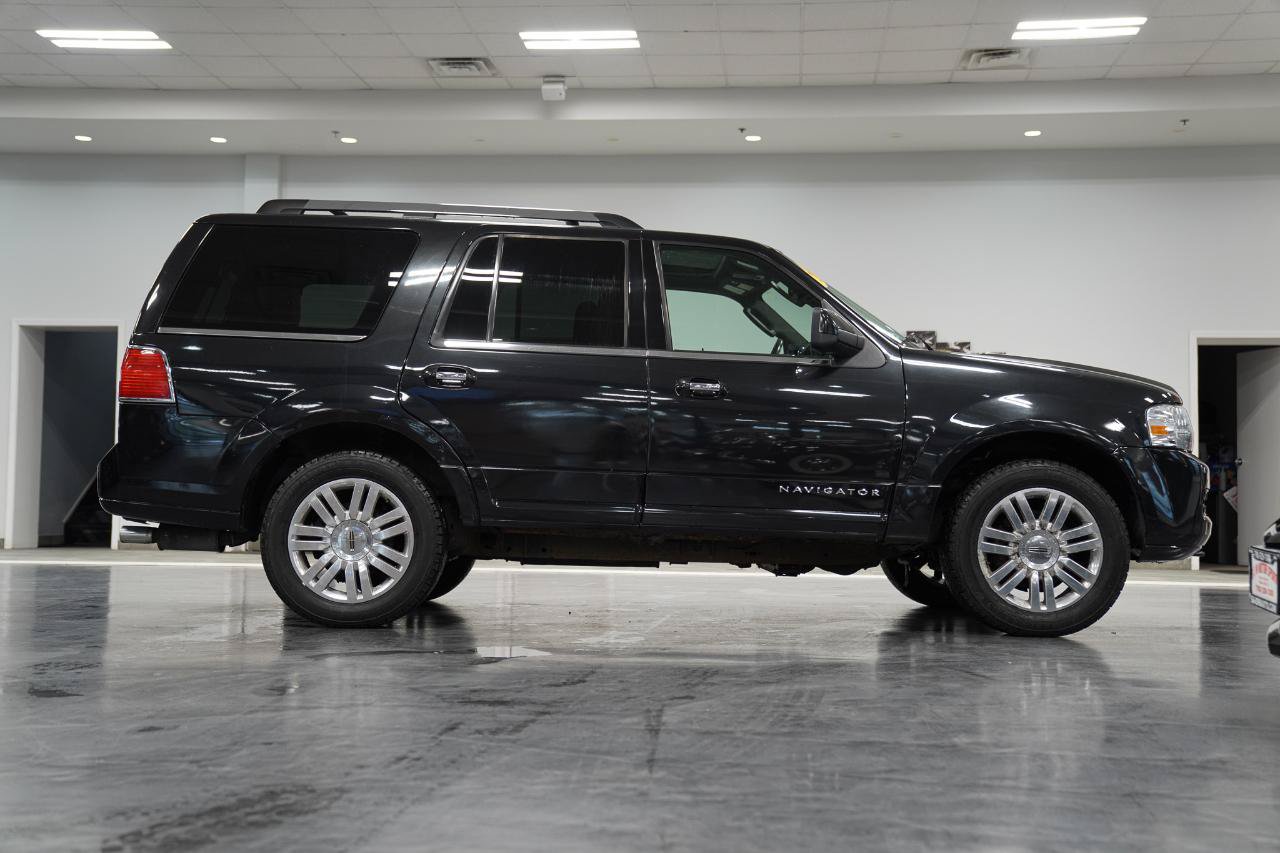 Used 2012 Lincoln Navigator 4WD image 9