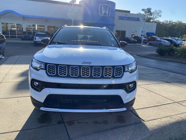 Used 2024 Jeep Compass Limited AWD/4WD image 3