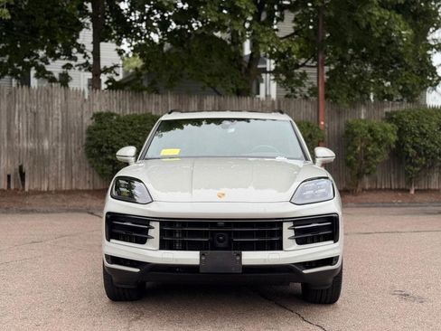 Used 2024 Porsche Cayenne AWD/4WD image 9