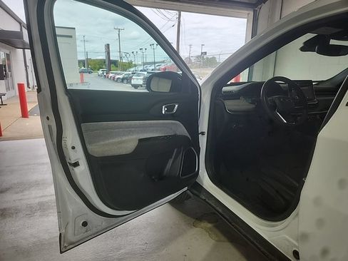 Used 2024 Jeep Compass Latitude AWD/4WD image 5