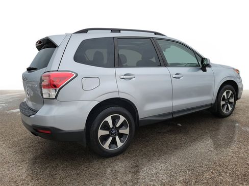 Used 2018 Subaru Forester 2.5i Premium w/ All-Weather Package image 4