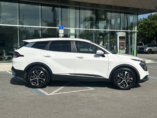 Used 2024 Kia Sportage EX FWD image 5