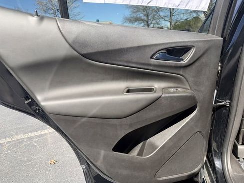 Used 2022 Chevrolet Equinox LT image 24