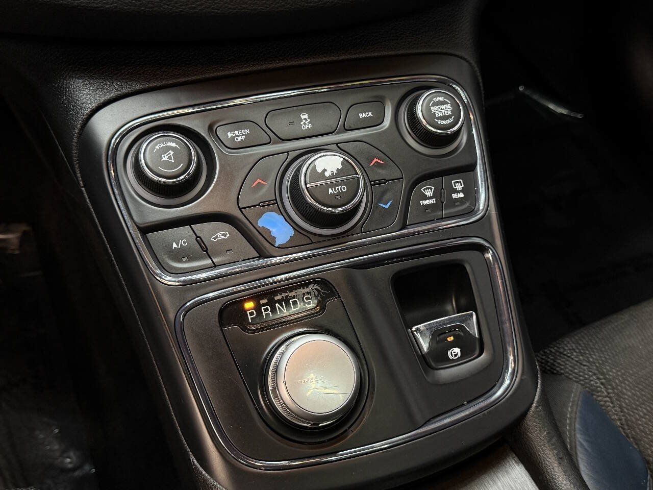 Used 2016 Chrysler 200 S w/ Comfort Group AWD/4WD image 16