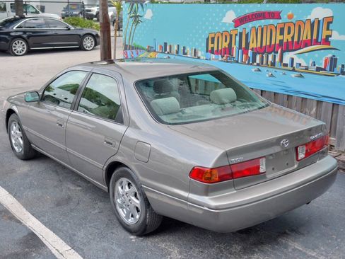 Used 2001 Toyota Camry XLE image 6