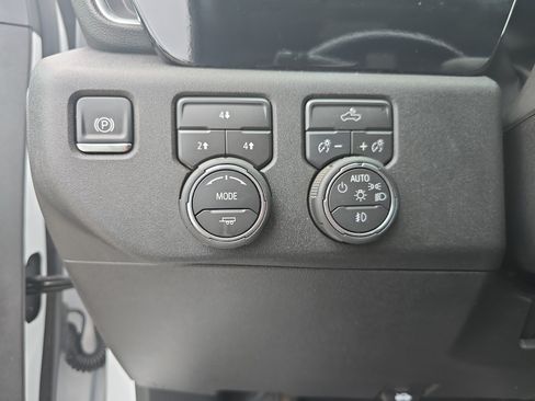 Used 2025 Chevrolet Silverado 2500 LT w/ Convenience Package AWD/4WD image 22