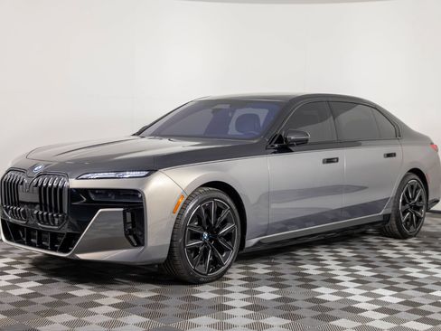 Used 2023 BMW i7 xDrive60 AWD/4WD image 1