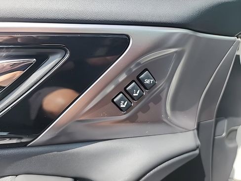 Certified 2025 Subaru Outback Limited image 23