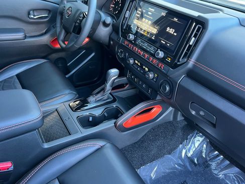 Used 2025 Nissan Frontier PRO-4X w/ Pro Premium Package image 15