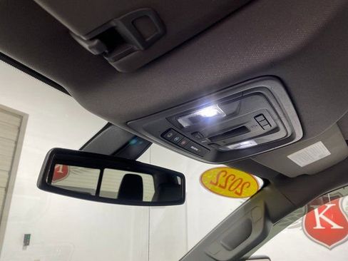 Used 2022 Chevrolet Silverado 1500 LTZ w/ Z71 Off-Road Package image 18