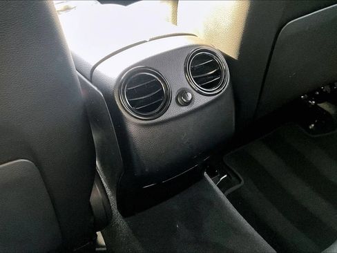 Used 2019 Mercedes-Benz GLC 350e 4MATIC w/ Premium Package image 32