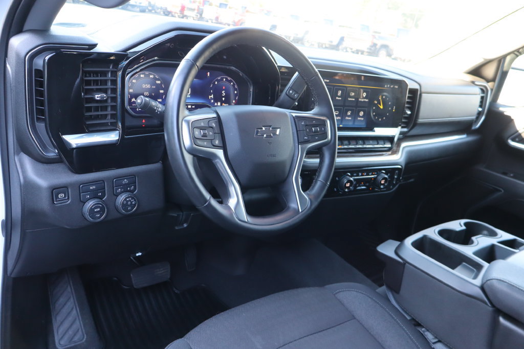 Used 2025 Chevrolet Silverado 1500 RST AWD/4WD image 5