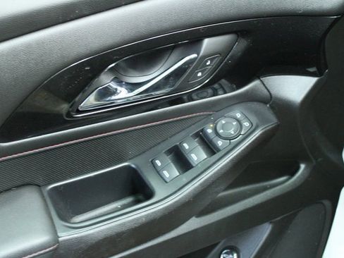 Used 2022 Chevrolet Traverse RS image 15