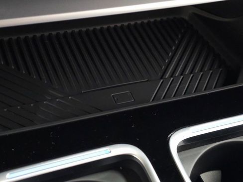 Used 2023 BMW 760i xDrive image 39