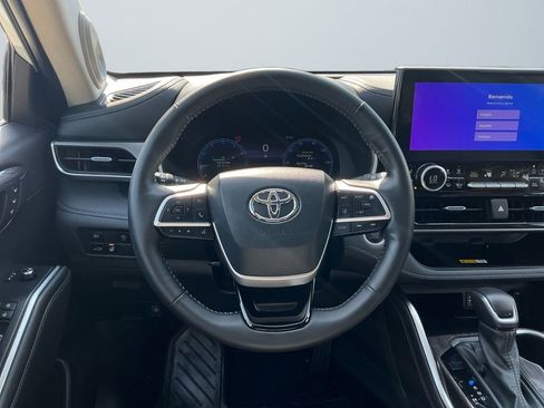 Used 2024 Toyota Highlander Limited AWD/4WD image 14