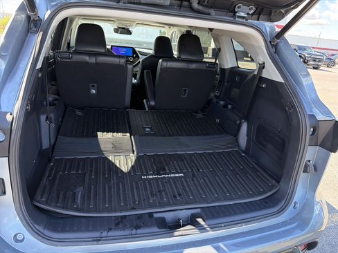 Used 2023 Toyota Highlander Limited AWD/4WD image 31