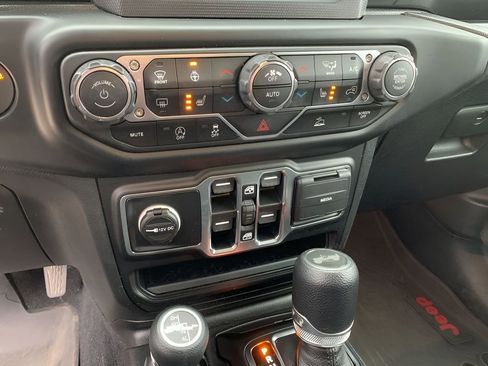 Used 2021 Jeep Wrangler Unlimited Sport image 22