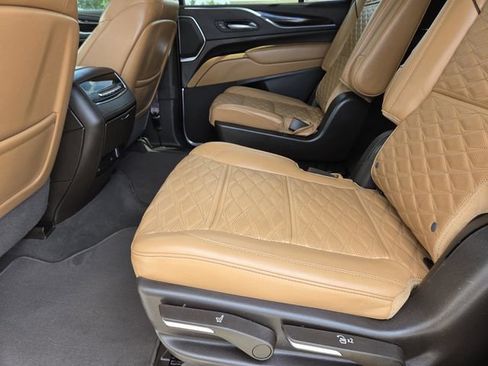 Used 2022 Cadillac Escalade Premium Luxury AWD/4WD image 29