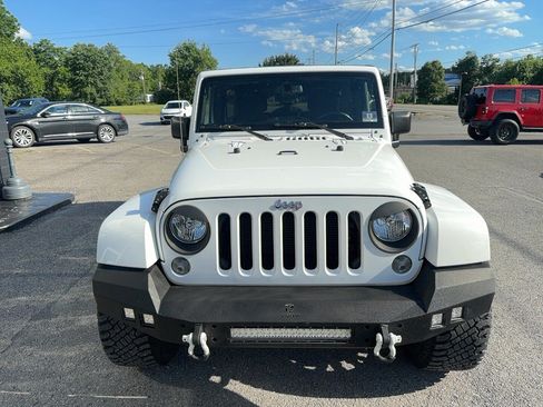 Used 2015 Jeep Wrangler Unlimited Sahara w/ Connectivity Group AWD/4WD image 7