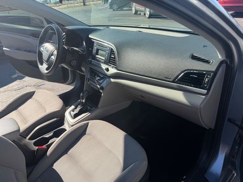 Used 2017 Hyundai Elantra SE FWD image 22