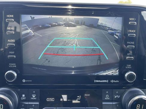 Used 2021 Toyota Highlander XLE image 40