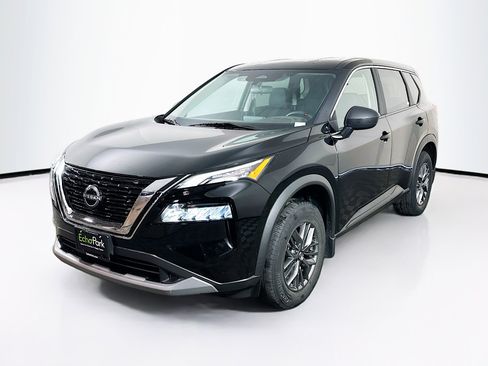 Used 2023 Nissan Rogue S image 3