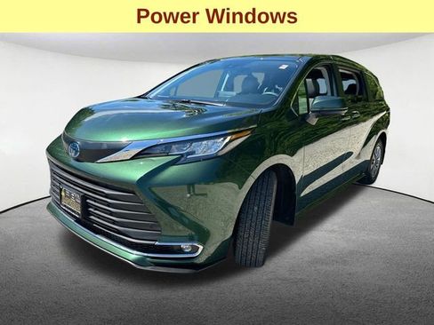 Used 2023 Toyota Sienna XLE w/ XLE Plus Package AWD/4WD image 5