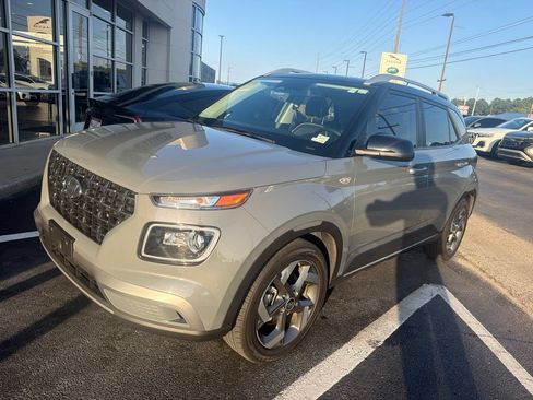 Used 2023 Hyundai Venue Limited FWD image 1