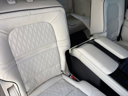 Used 2022 Lincoln Navigator Black Label image 18