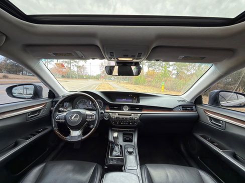Used 2018 Lexus ES 350 image 2