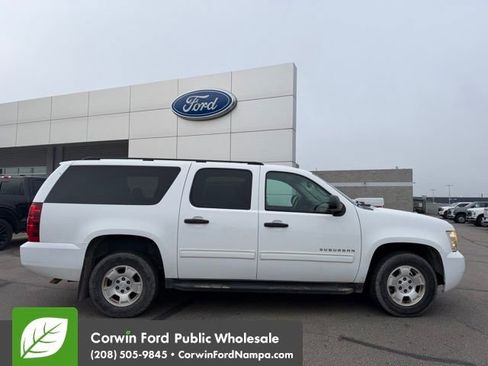 Used 2013 Chevrolet Suburban LS image 4