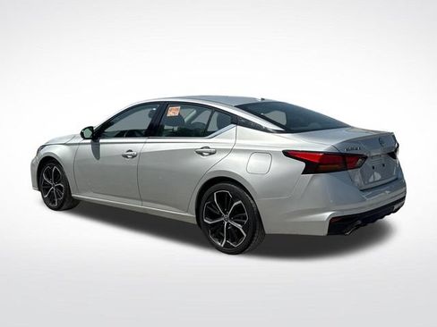 Used 2025 Nissan Altima 2.5 SR FWD image 3