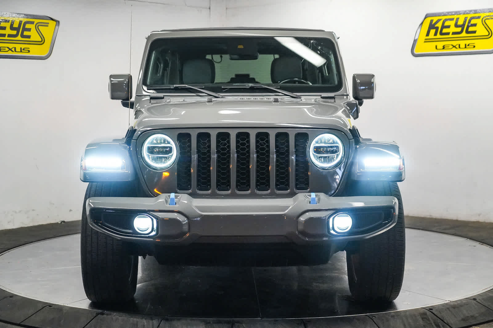 Used 2022 Jeep Wrangler Unlimited Sahara AWD/4WD image 4