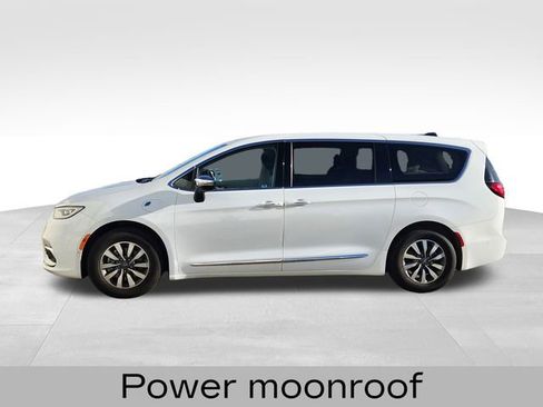 Used 2023 Chrysler Pacifica Limited image 7