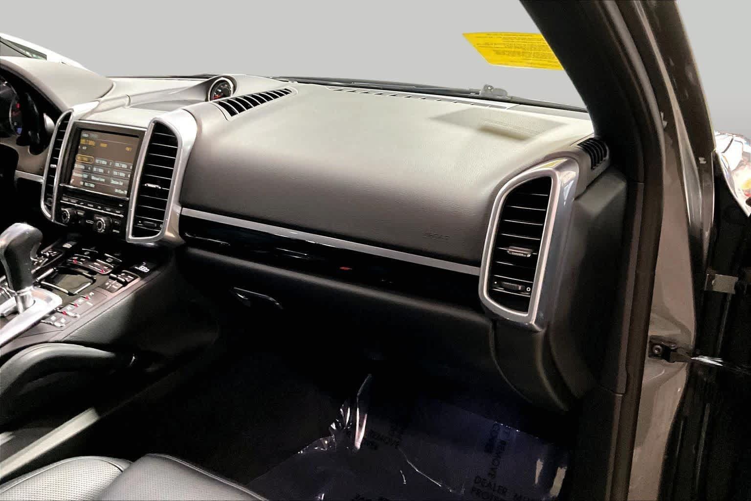 Used 2016 Porsche Cayenne AWD/4WD image 18