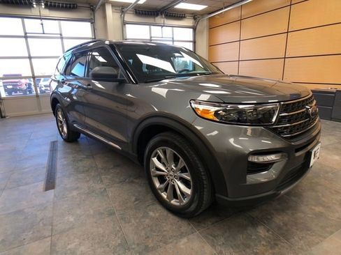 Certified 2022 Ford Explorer XLT w/ Equipment Group 202A image 1