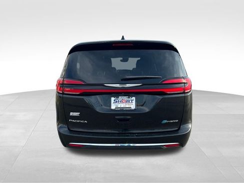 Used 2022 Chrysler Pacifica Touring-L image 4