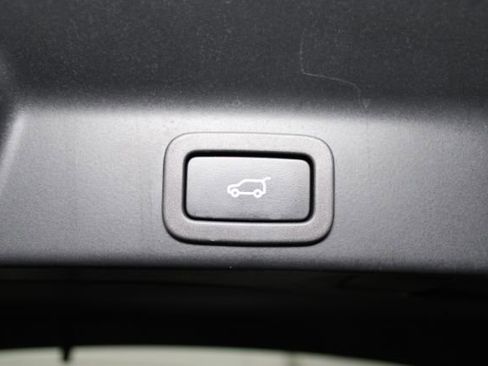 Used 2017 Jaguar F-PACE S image 27