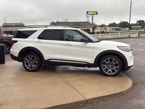 Used 2025 Ford Explorer Platinum w/ Ultimate Package AWD/4WD image 6
