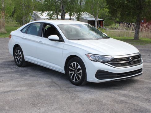 Used 2024 Volkswagen Jetta S FWD image 3
