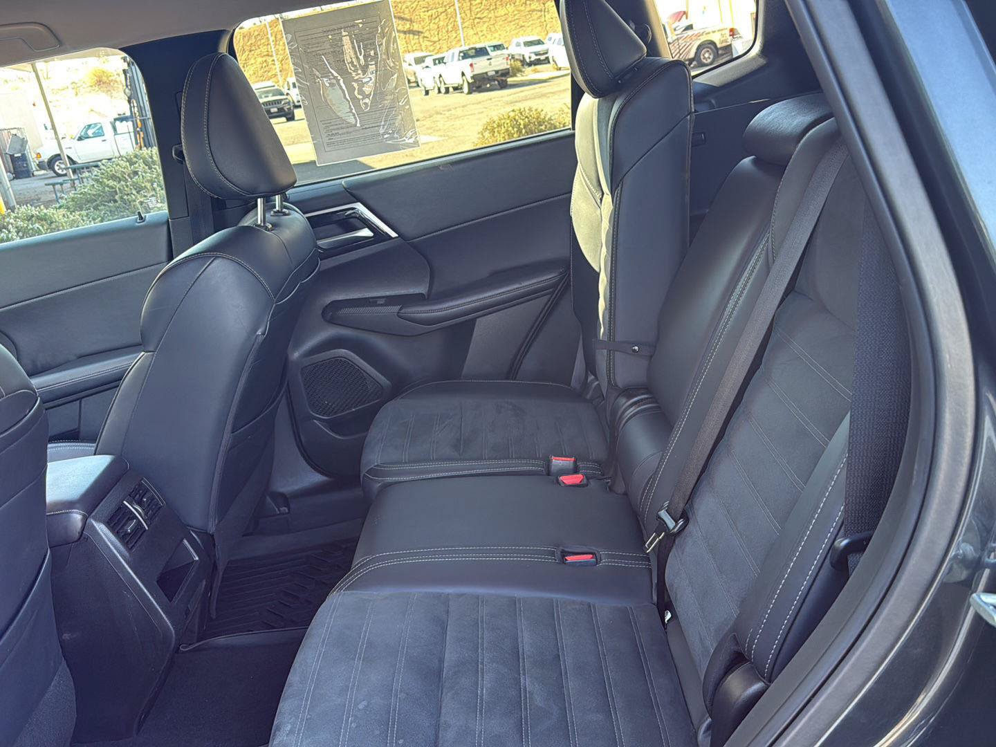 Used 2024 Mitsubishi Outlander FWD image 26