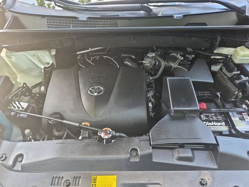 Used 2018 Toyota Highlander XLE AWD/4WD image 35