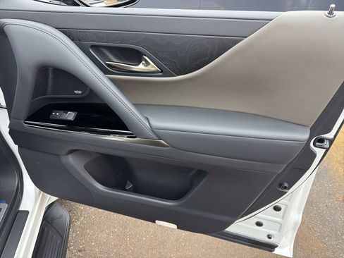 Used 2025 Lexus LX 700h Overtrail image 31