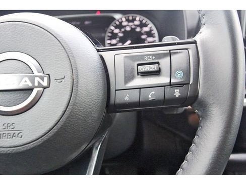 Used 2023 Nissan Pathfinder SV image 16