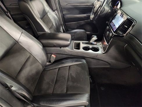Used 2019 Jeep Grand Cherokee Altitude image 3