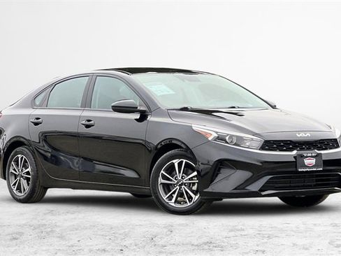 Used 2023 Kia Forte LXS image 2