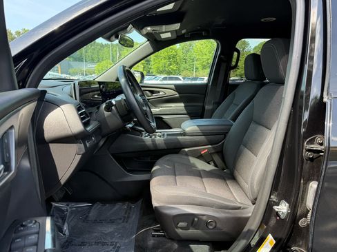 Used 2024 Chevrolet Traverse LT FWD image 12