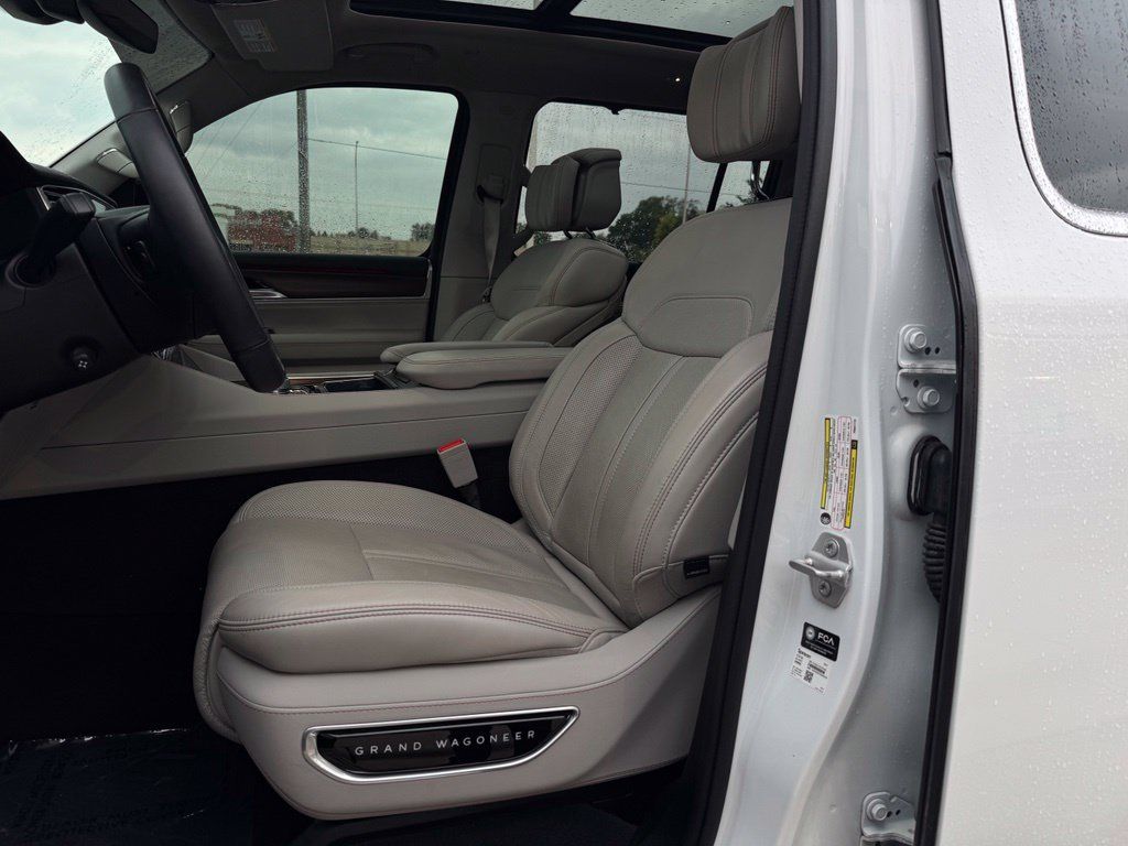 Used 2023 Jeep Grand Wagoneer 4WD image 5