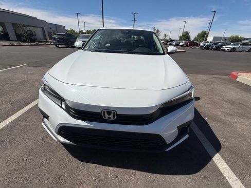 Used 2024 Honda Civic Touring image 2